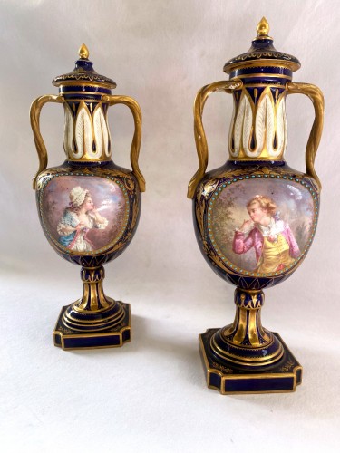 Paire de vases en porcelaine de Sèvres - Céramiques, Porcelaines Style Louis XVI