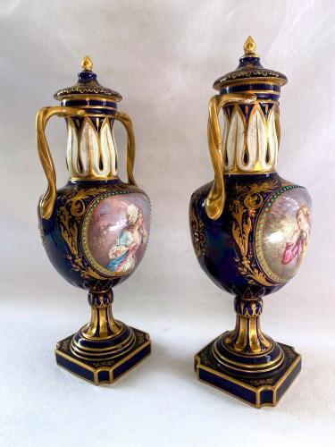 Céramiques, Porcelaines  - Paire de vases en porcelaine de Sèvres