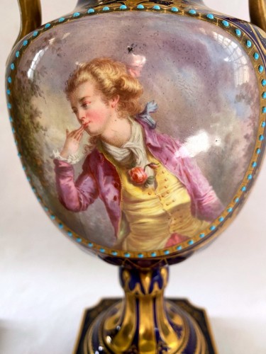 Louis XVI - Paire de vases en porcelaine de Sèvres