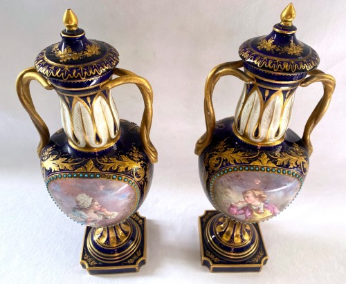 Antiquités - Pair of Sèvres porcelain vases