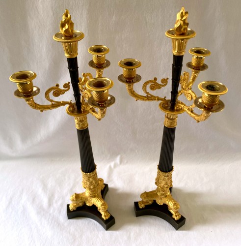 Luminaires Bougeoirs et Chandeliers - Paire de candélabres empire en bronze doré et patiné