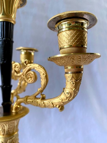 Antiquités - Paire de candélabres empire en bronze doré et patiné