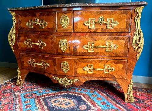 Commode tombeau en marqueterie estampillée Boudin - Mobilier Style Louis XV