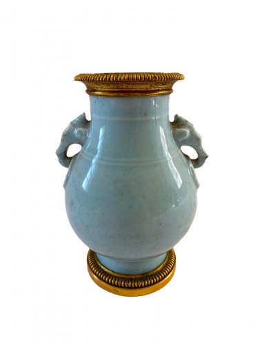 Vase en porcelaine céladon monté bronze doré