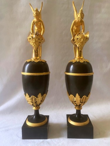 Objet de décoration Cassolettes, coupe et vase - Paire de grandes aiguières Empire par Claude Galle