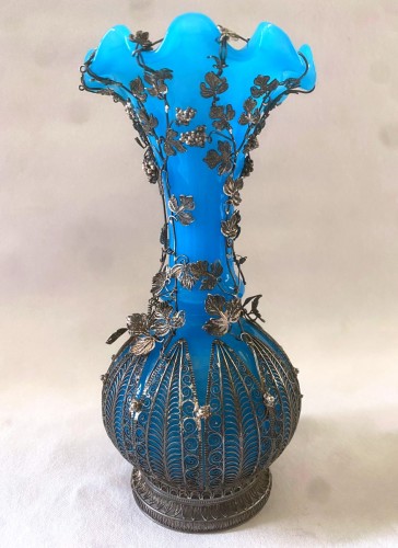 Verrerie, Cristallerie  - Paire de vases en opaline à monture en argent