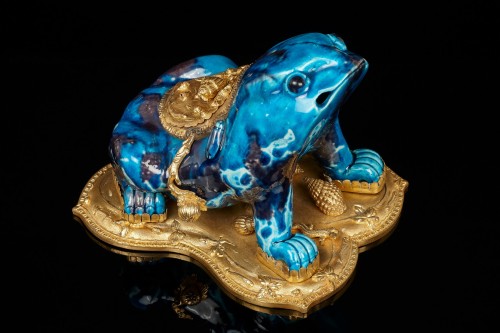 French mounted Régence inkwell in the shape of a Chinese porcelain toad - 