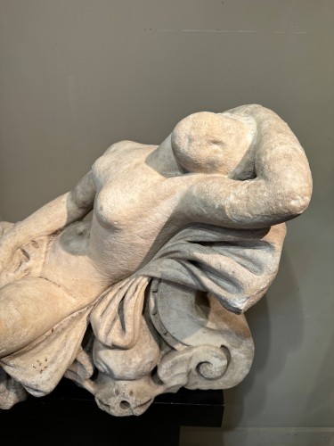 Marble naiad, Italy, 16th Century - Sculpture Style Renaissance