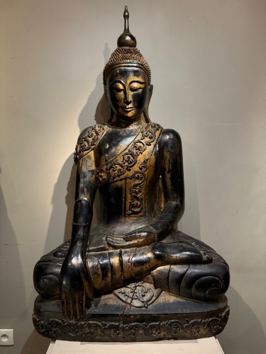 Très grand Bouddha en bois laqué noir, Birmanie, fin 19e siècle - Arts d