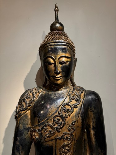 Asian Works of Art  - Very large black lacquered wooden Buddha, Burma, late 19th century