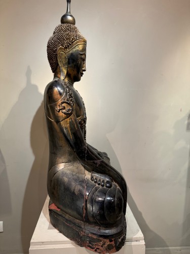 Very large black lacquered wooden Buddha, Burma, late 19th century - 