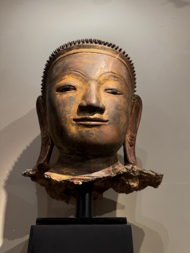 XVIIIe siècle - Grande tête de Bouddha en terre cuite, Birmanie, Etats Shan fin 18e siècle