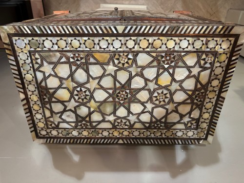 Mobilier Cabinet & Coffre - Coffret cabinet Ottoman en marqueterie de nacre, Syrie vers 1940