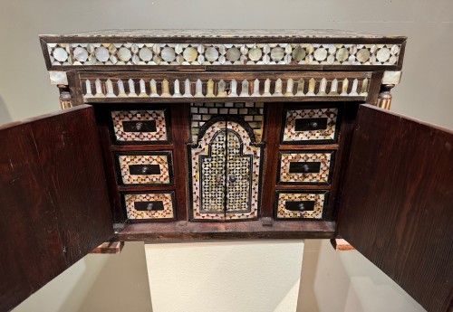 20th century - Ottoman cabinet in mother-of-pearl inlay, Syria, circa 1940.