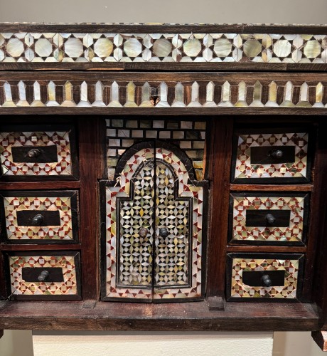 Ottoman cabinet in mother-of-pearl inlay, Syria, circa 1940. - Art Déco