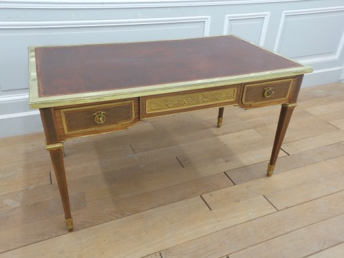 Bureau plat à décor de marqueterie de losanges - Mobilier Style 