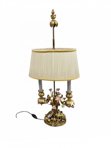 Lampe en bronze et fleurs en porcelaine, fin 19e