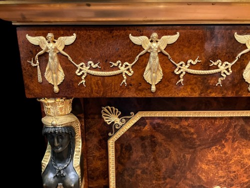 Sideboard veneered in thuya burl. Directoire - 