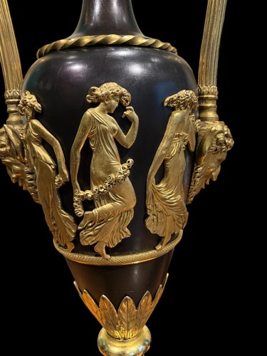 18th century - Paire of Directoire bronze Vases