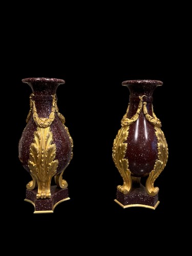 Decorative Objects  - Pair of Louis XVI vases in Egyptian porphyry e gilded-bronzes