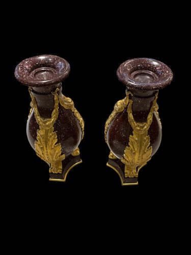 Antiquités - Pair of Louis XVI vases in Egyptian porphyry e gilded-bronzes