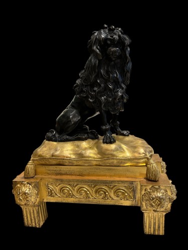 Cavalier King Charles and a Persian seated on two cushions - Decorative Objects Style Louis XVI