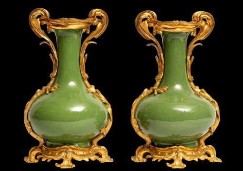 Pair of green eenameled porcelain Vases - 