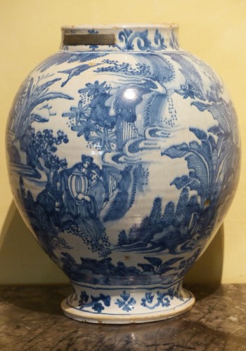 Vase en faïence de Delft du 17e siècle - Céramiques, Porcelaines Style Louis XIV