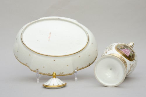 Refined porcelain ewer and basin, Paris Late 18th century - Porcelain & Faience Style Louis XVI