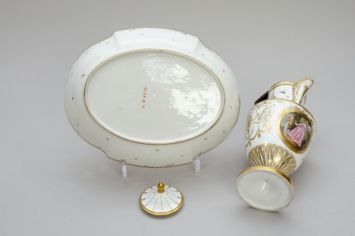 Porcelain & Faience  - Refined porcelain ewer and basin, Paris Late 18th century