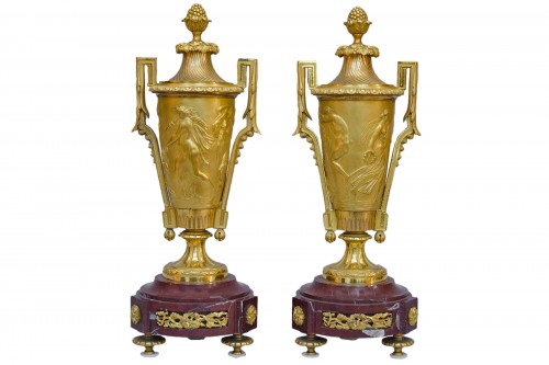 Paire de vases « cortège dionysiaque », bronze doré