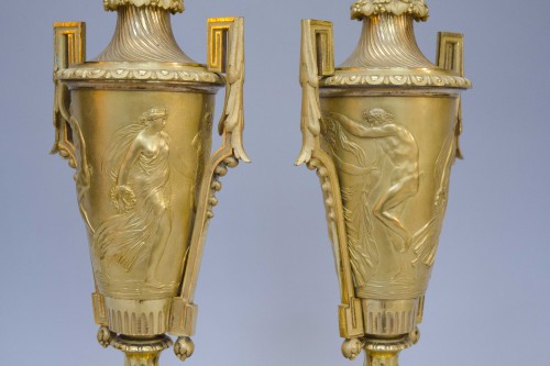 Paire de vases « cortège dionysiaque », bronze doré - L'Egide Antiques