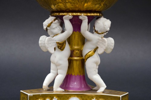 19th century - Round pink and gold basket held by angels, Coussac-Bonneval in Limoges