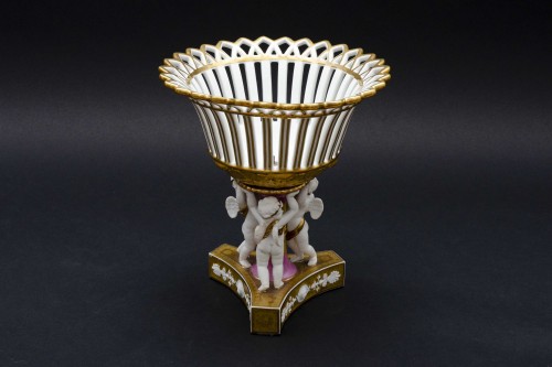 Round pink and gold basket held by angels, Coussac-Bonneval in Limoges - Restauration - Charles X