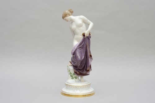 Art nouveau - “After the bath”, Meissen porcelain Circa 1883