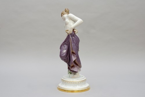 Antiquités - « Après le bain », porcelaine de Meissen vers 1883