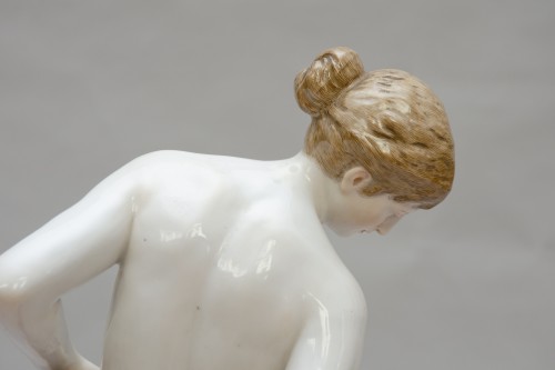 Antiquités - « Après le bain », porcelaine de Meissen vers 1883