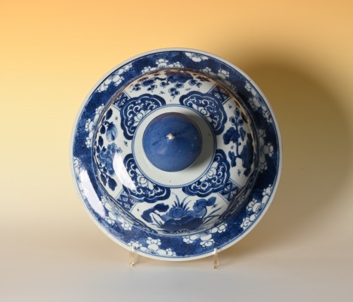 Antiquités - A Chinese porcelain vase with cover