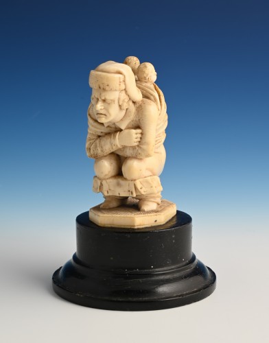 A amusing Ivory sculpture - 