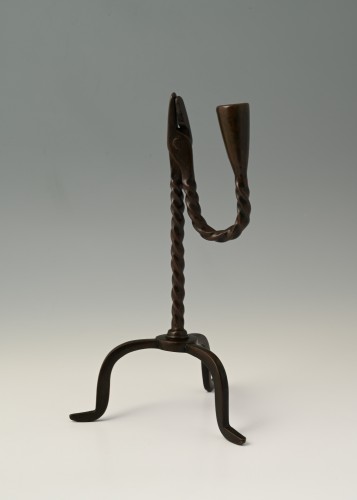 18th century - Rare bronze candle holder.