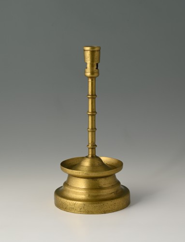 11th to 15th century - Very fine brass four-knop circular-based candlestick.