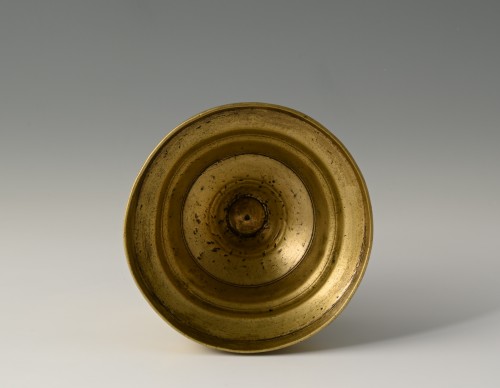 Antiquités - Very fine brass four-knop circular-based candlestick.