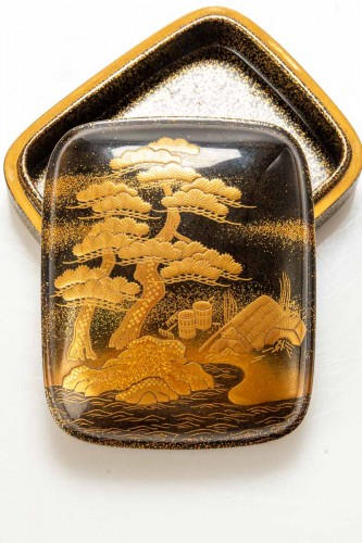 A Japanese Maki-è Lacquer Kogo Box  - Asian Works of Art Style 