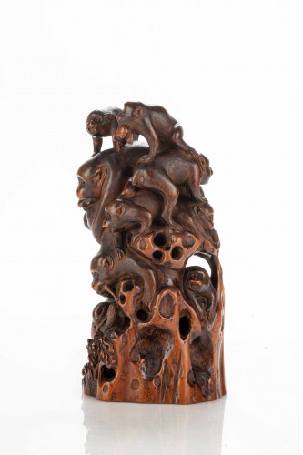 19th century - A Boxwood Okimono Depicting A Group Of Monkeys With An Octopus