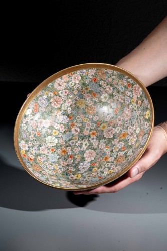 Antiquités - A Satsuma ceramic bowl decorated with a millefiori motif, signed Kinkozan