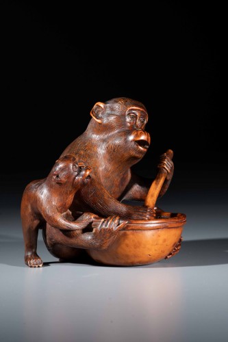 19th century - A Boxwood Okimono Depicting Two Monkeys, Signed Jigaku