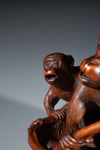 Antiquités - A Boxwood Okimono Depicting Two Monkeys, Signed Jigaku