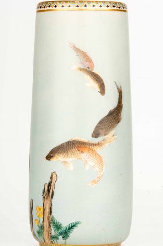 19th century - A Satsuma vase depicting a group of carp swimming in a stream