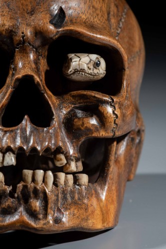 A Wooden Vanitas With A Snake Emerging From The Eye Socket, Meiji late 19th century - Curiosities Style 