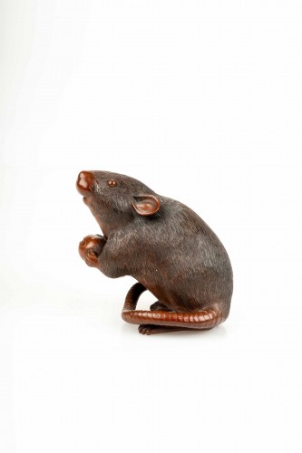 A Boxwood Okimono Depicting A Mouse Holding An Acorn - Asian Works of Art Style 